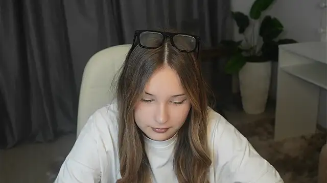 MarinaMarmolejo online show from 28, 11, 2025