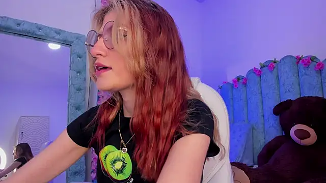 Snapshot of Ash_20_ chatting on 4, 12, 2025 Ash 20 online show from 4, 12, 2025