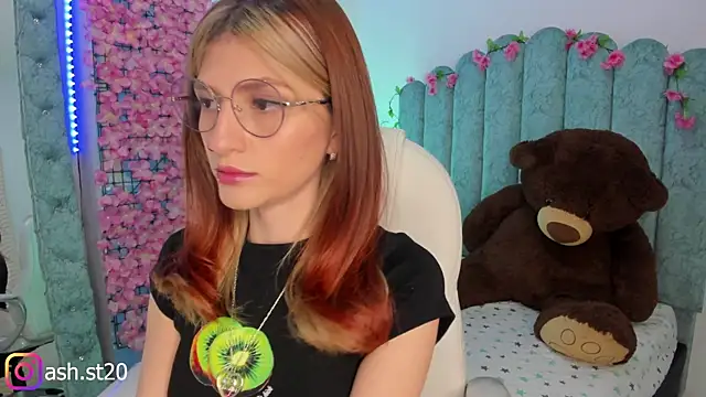 Snapshot of Ash_20_ chatting on 19, 12, 2025 Ash 20 online show from 19, 12, 2025