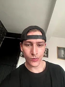 Snapshot of TroyBeckett chatting on 26, 11, 2025 TroyBeckett online show from 26, 11, 2025