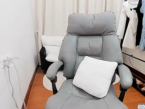 linlinjiang33 online show from 3, 12, 2025