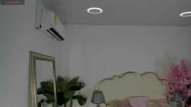 Snapshot of MoliBunny chatting on 24, 3, 2026 MoliBunny online show from 24, 3, 2026