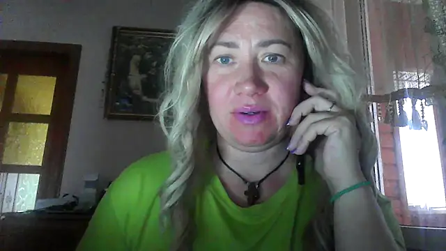 Snapshot of ClaireShannon chatting on 28, 11, 2025 ClaireShannon online show from 28, 11, 2025