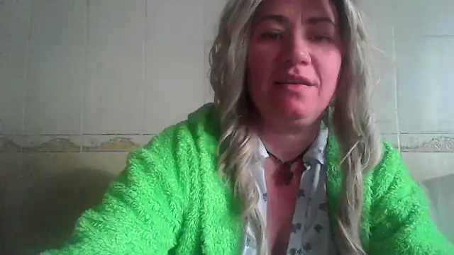 Snapshot of ClaireShannon chatting on 18, 12, 2025 ClaireShannon online show from 18, 12, 2025