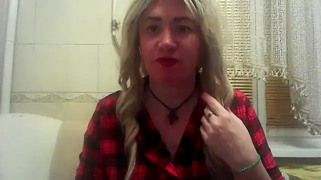 Snapshot of ClaireShannon chatting on 19, 12, 2025 ClaireShannon online show from 19, 12, 2025