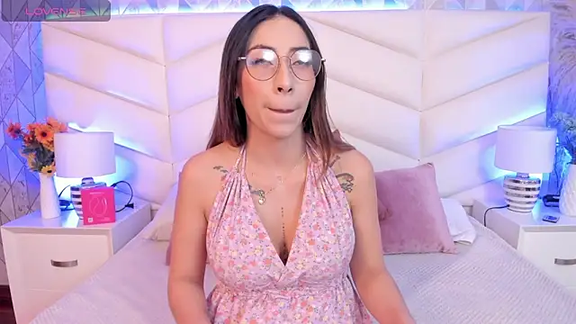 Lizzi Hotman  online show from 7, 2, 2026