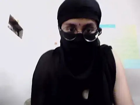 Snapshot of babyshallu05 chatting on 28, 11, 2025 babyshallu05 online show from 28, 11, 2025