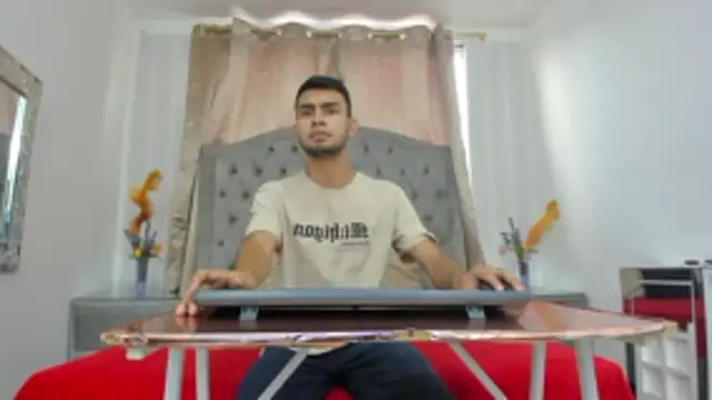 Snapshot of WillSainz chatting on 18, 12, 2025 WillSainz online show from 18, 12, 2025