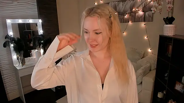 Snapshot of EvelynnFinn chatting on 30, 11, 2025 EvelynnFinn online show from 30, 11, 2025