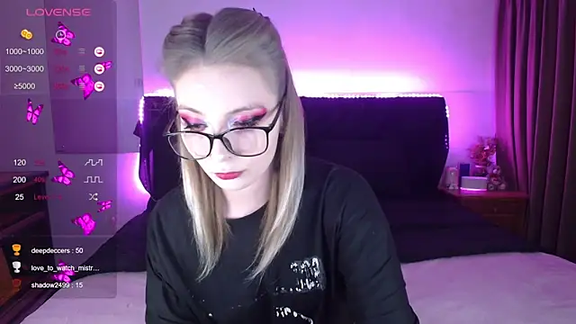 Snapshot of amyshhka chatting on 30, 11, 2025 amyshhka online show from 30, 11, 2025