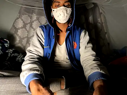 Snapshot of hunterboy2001 chatting on 30, 11, 2025 hunterboy2001 online show from 30, 11, 2025