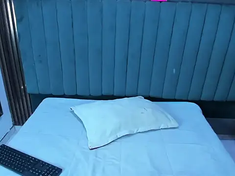 ScarlethJonz online show from 10, 2, 2026