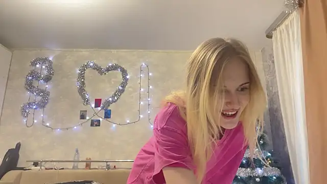 Snapshot of CelenFomes chatting on 2, 12, 2025 CelenFomes online show from 2, 12, 2025