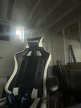 Snapshot of DkAuxier1 chatting on 15, 12, 2025 DkAuxier1 online show from 15, 12, 2025