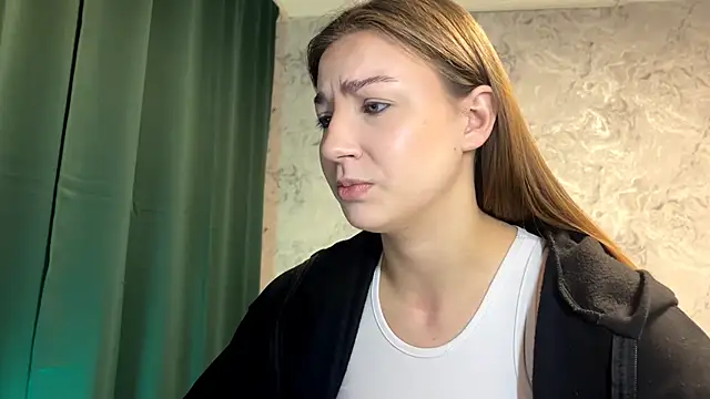 Snapshot of MerleneDelerme chatting on 17, 12, 2025 MerleneDelerme online show from 17, 12, 2025