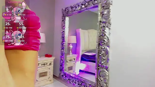 Snapshot of LaraSaint chatting on 13, 12, 2025 LaraSaint online show from 13, 12, 2025