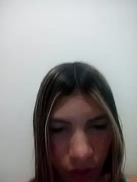 Snapshot of Sweetprouble_17 chatting on 13, 12, 2025 Sweetprouble 17 online show from 13, 12, 2025