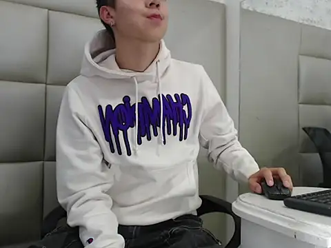 Snapshot of JuanGomm chatting on 20, 12, 2025 JuanGomm online show from 20, 12, 2025