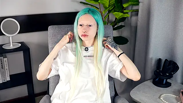 Snapshot of RendaBacke chatting on 4, 12, 2025 RendaBacke online show from 4, 12, 2025