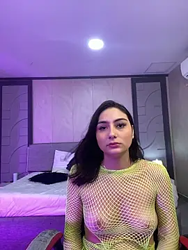 Snapshot of Niicoletta_White chatting on 17, 12, 2025 Niicoletta White online show from 17, 12, 2025