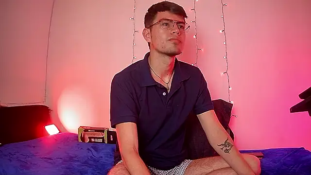 nicolatinboy online show from 14, 2, 2026