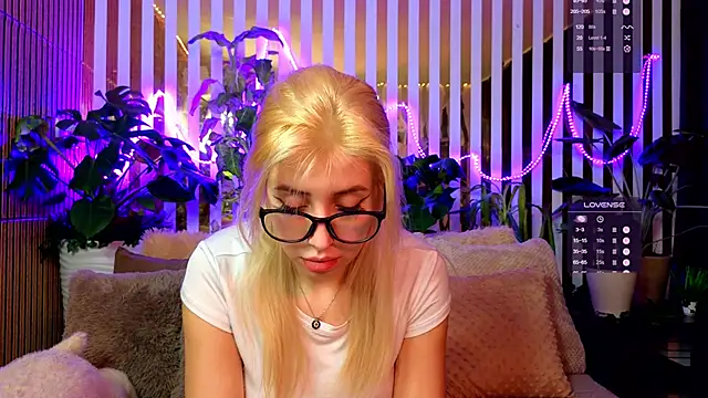 FlowweerGirl online show from 16, 12, 2025