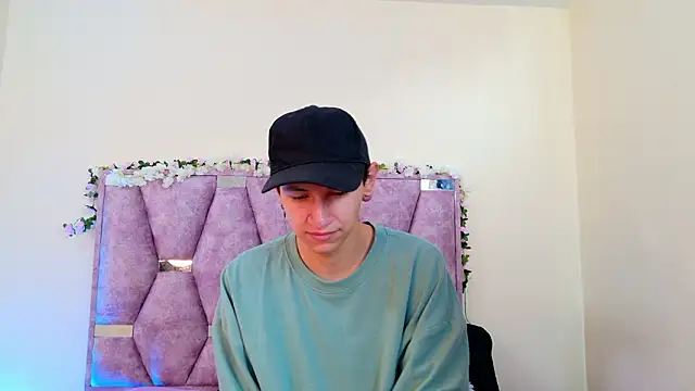 Snapshot of iris_and_damian chatting on 12, 2, 2026 iris and damian online show from 12, 2, 2026