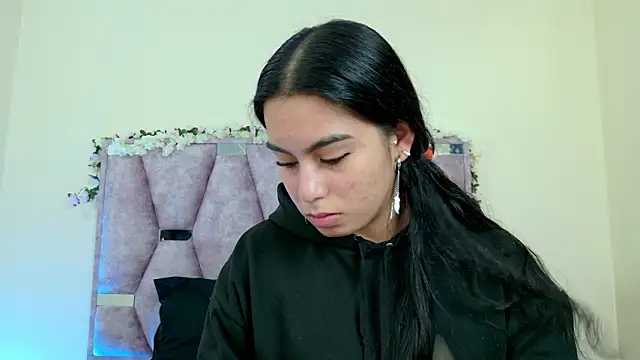 Snapshot of iris_and_damian chatting on 14, 2, 2026 iris and damian online show from 14, 2, 2026