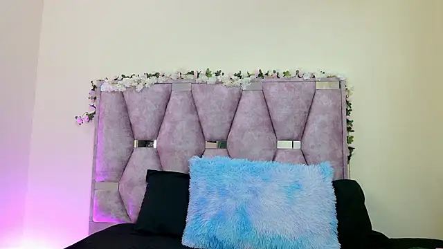 Snapshot of iris_and_damian chatting on 17, 2, 2026 iris and damian online show from 17, 2, 2026