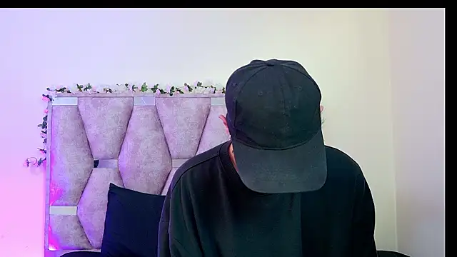 Snapshot of iris_and_damian chatting on 5, 3, 2026 iris and damian online show from 5, 3, 2026