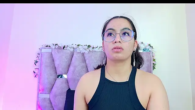 Snapshot of iris_and_damian chatting on 9, 3, 2026 iris and damian online show from 9, 3, 2026