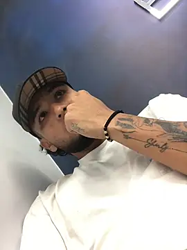 modeloxtz online show from 18, 2, 2026