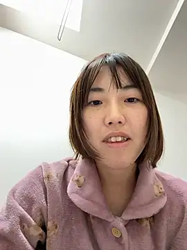 Risa-chan online show from 4, 12, 2025