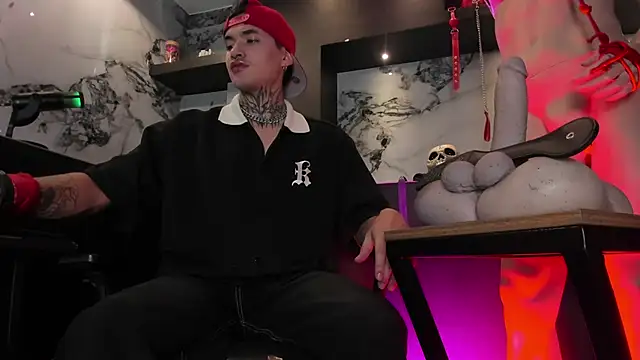 Snapshot of AlecBanne chatting on 9, 2, 2026 AlecBanne online show from 9, 2, 2026