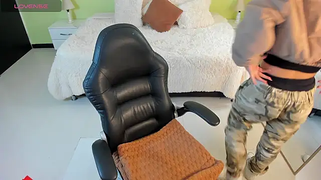 Snapshot of Celeste_Rous__ chatting on 7, 3, 2026 Celeste Rous online show from 7, 3, 2026