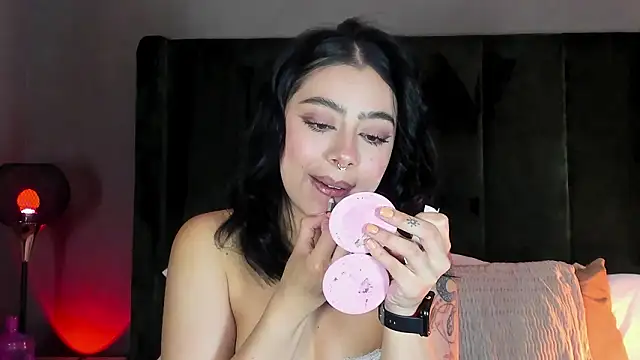 TaniaRedd  online show from 7, 3, 2026