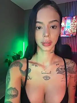 Snapshot of VegaLuxe chatting on 17, 12, 2025 VegaLuxe online show from 17, 12, 2025