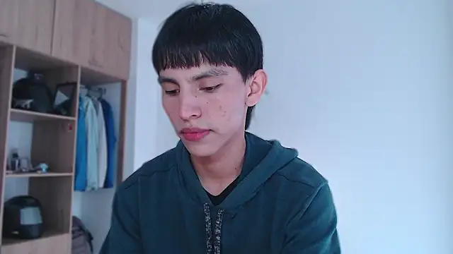 Snapshot of andrew_courtzz chatting on 13, 2, 2026 andrew courtzz online show from 13, 2, 2026