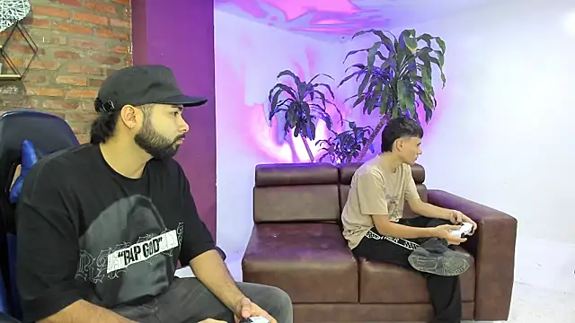 HotThreesoome online show from 18, 12, 2025