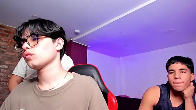 HotThreesoome online show from 27, 2, 2026