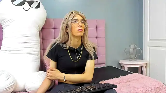 Snapshot of Lis_Pearson chatting on 6, 3, 2026 Lis Pearson online show from 6, 3, 2026