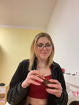 Milly-Kiss online show from 18, 1, 2026