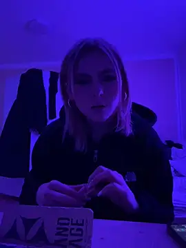 Milly-Kiss online show from 4, 2, 2026