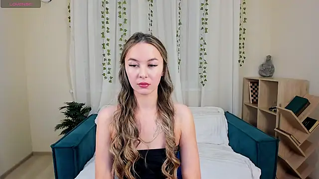 LunaCurly  online show from 17, 12, 2025