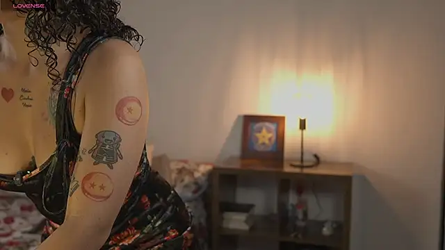 Estefania Velez online show from 3, 2, 2026