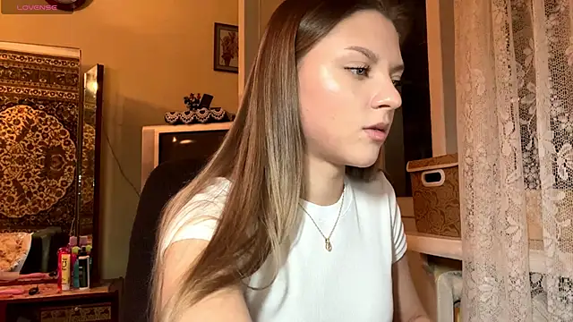 Snapshot of EnergeticMona chatting on 17, 12, 2025 EnergeticMona online show from 17, 12, 2025