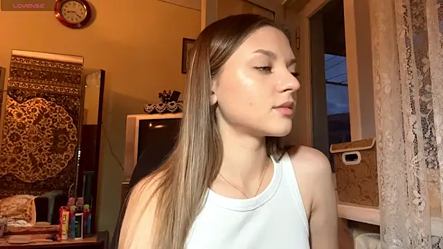 Snapshot of EnergeticMona chatting on 18, 12, 2025 EnergeticMona online show from 18, 12, 2025