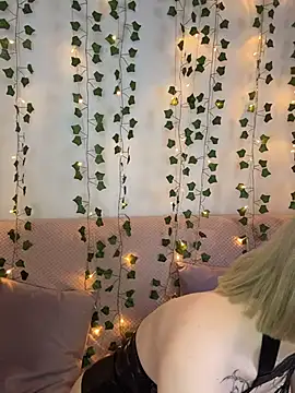 Snapshot of meli_sun chatting on 14, 12, 2025 meli sun online show from 14, 12, 2025