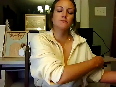 MagnoliaHoney online show from 22, 12, 2025