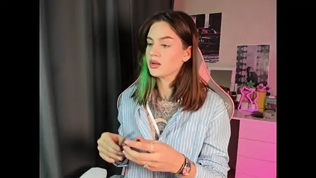 Snapshot of NikkieKitty chatting on 16, 12, 2025 NikkieKitty online show from 16, 12, 2025